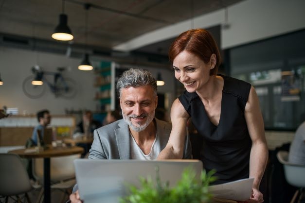 Buchen Sie ein Zoom-Meeting mit einem unserer Sprachberater